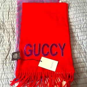 NWT. Gucci “Gucci” Italian wool scarf